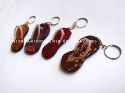 ganci sandal jepit batik